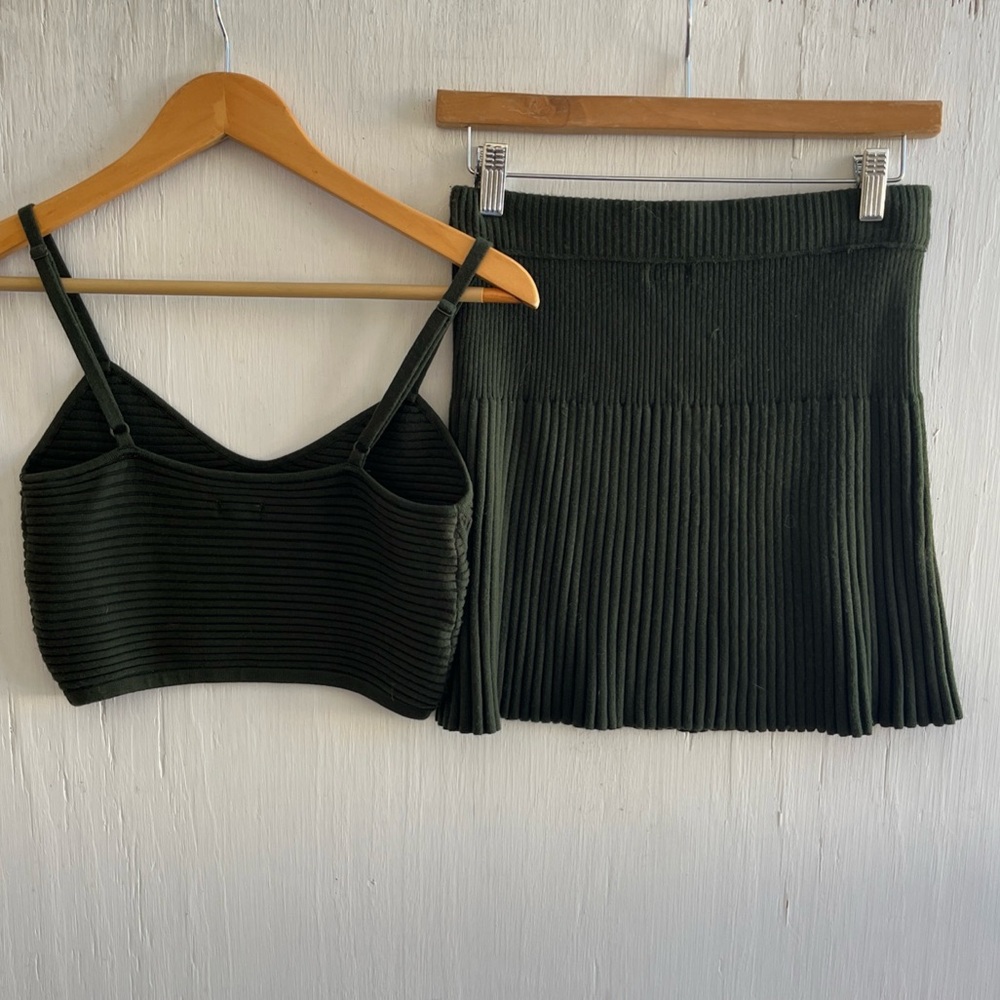 AERIE Green Knit 2-Piece Skirt Set Cropped Cami & Pleated Mini Skirt Size XS/S